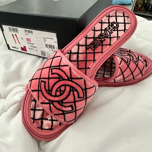 Pink Chanel mules - Picture 3 of 4
